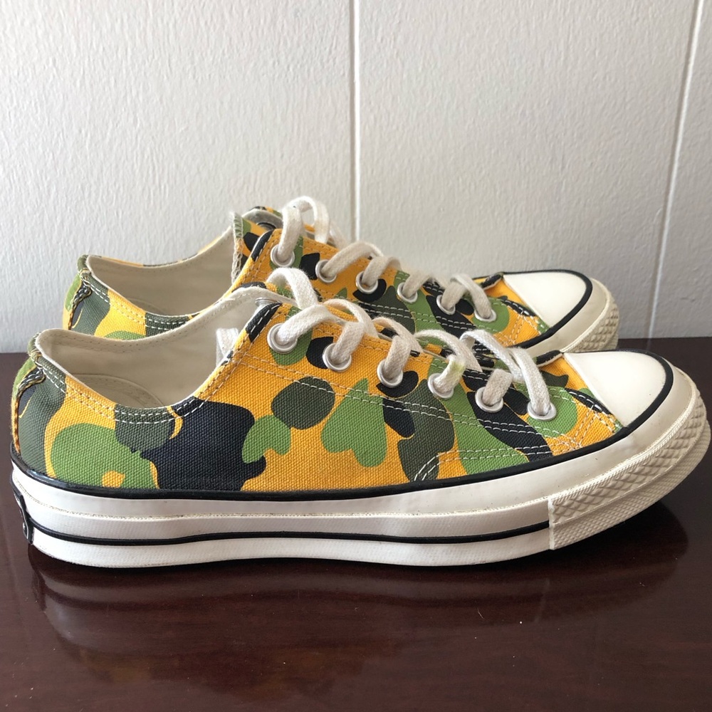 CONVERSE Women Sz 9(9.5) Chuck Taylor Low Top Sneakers - Camouflage